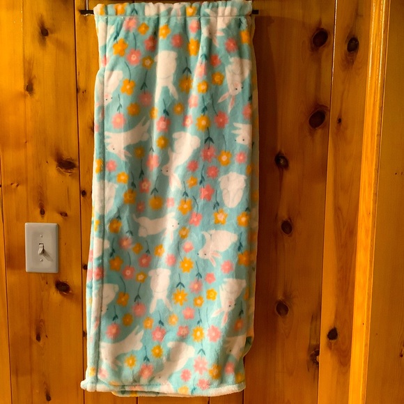 Velvet Plush Oversized Easter Bunny & Floral Throw - Picture 2 of 3